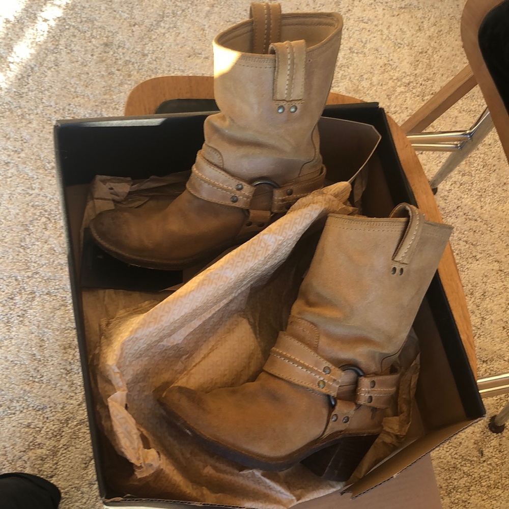Frye Boot Carmen Harness Short - Tan